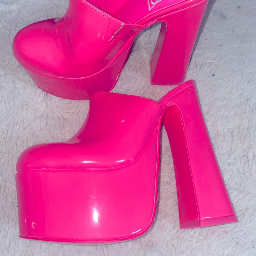 New in box stardust heels YRU dollskill 6